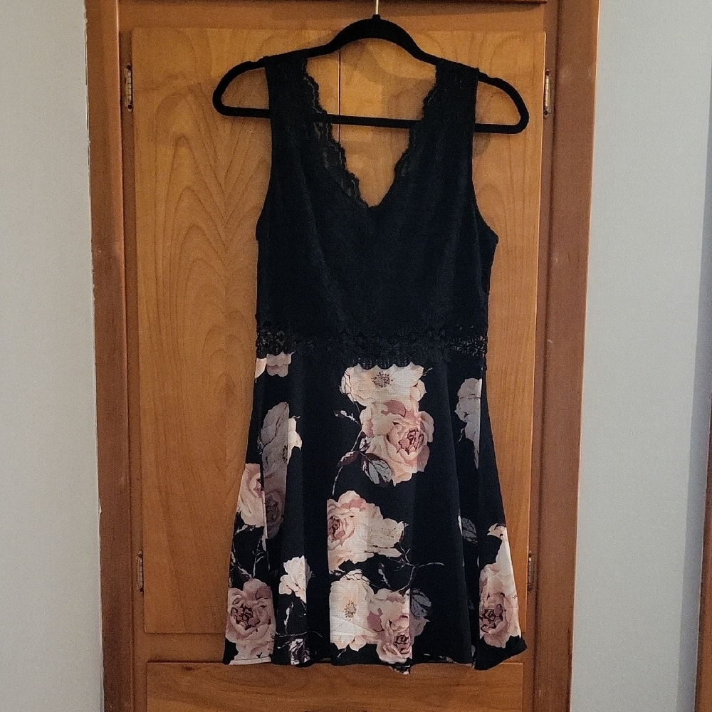 SHEIN Black and Pink Sleeveless V-Neck Mini Dress